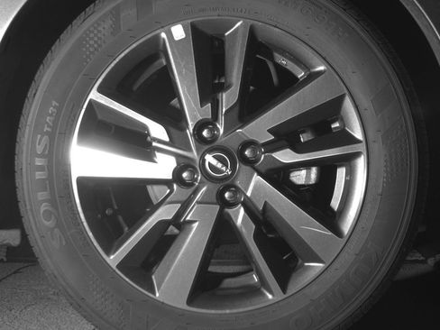 Used 2025 Nissan Versa SV FWD image 13
