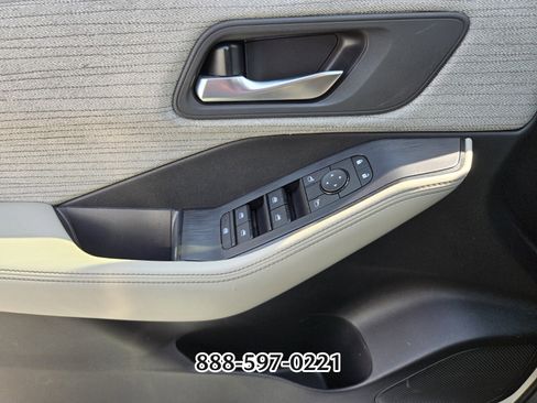 Used 2023 Nissan Rogue SV image 31