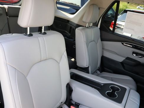 New 2025 Honda Pilot EX-L image 10