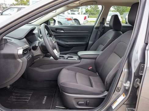 Used 2025 Nissan Altima 2.5 SV FWD image 7