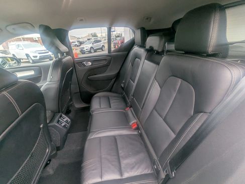 Used 2022 Volvo XC40 T5 Momentum AWD/4WD image 17