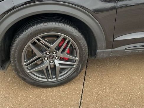 Used 2025 Ford Explorer ST-Line w/ Premium Package image 4