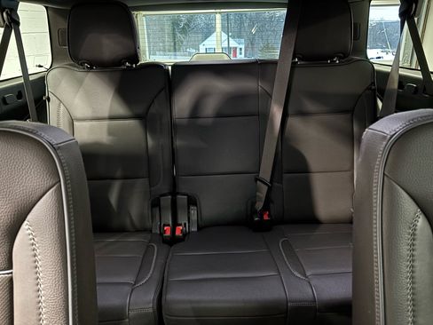 Used 2021 GMC Yukon XL Denali w/ Denali Premium Package image 22