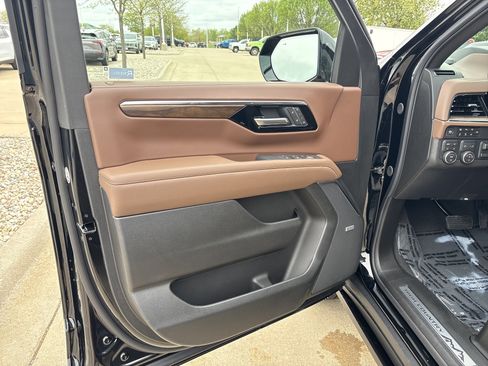New 2026 Chevrolet Suburban High Country AWD/4WD image 8