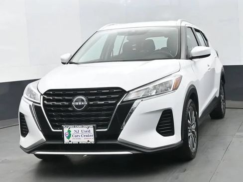 Used 2023 Nissan Kicks SV FWD image 1