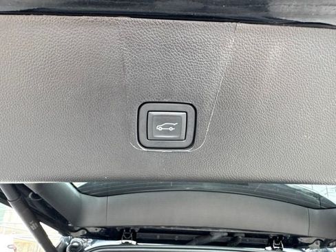 Used 2023 Chevrolet Traverse RS AWD/4WD image 38