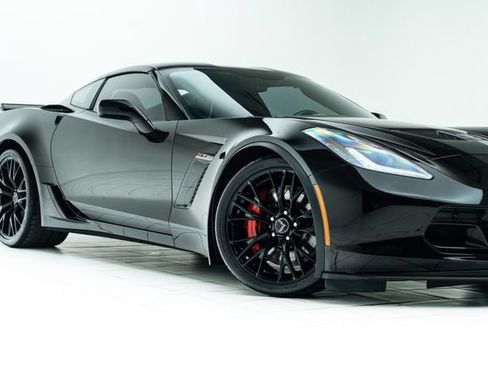 Used 2015 Chevrolet Corvette Z06 w/ 3LZ Preferred Equipment Group RWD image 3