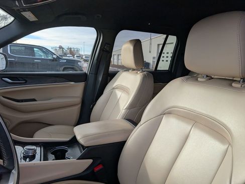 Used 2023 Jeep Grand Cherokee Limited image 11