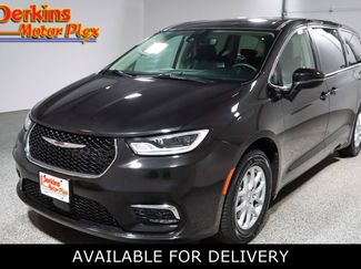 Used 2023 Chrysler Pacifica Touring-L video 1