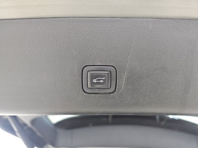 Used 2018 Chevrolet Traverse LT FWD image 11