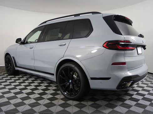 Used 2026 BMW X7 xDrive40i w/ M Sport Package image 5