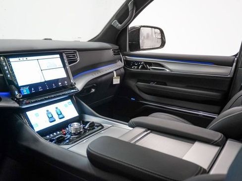 Used 2023 Jeep Grand Wagoneer Series II image 23