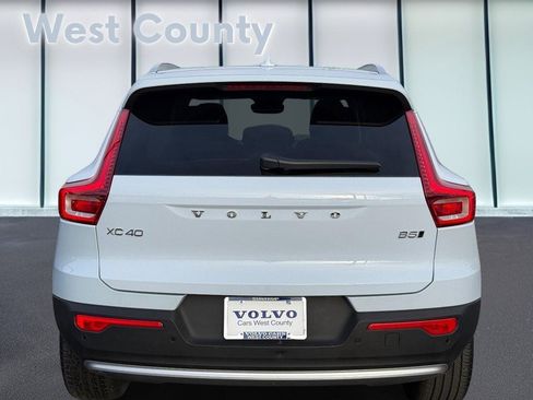 Certified 2025 Volvo XC40 B5 Core image 6
