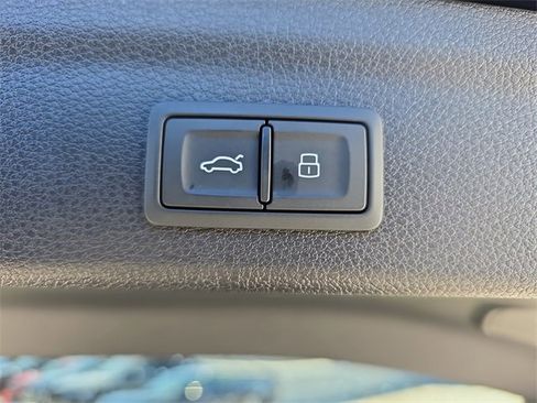 Used 2025 Audi Q3 2.0T Premium w/ Convenience Package image 16