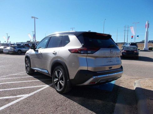 Used 2023 Nissan Rogue Platinum w/ Platinum Premium Package image 3