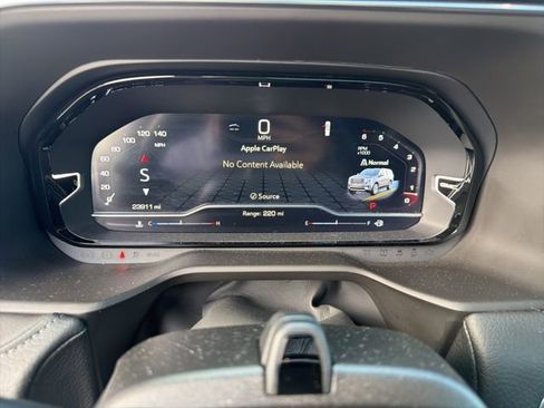 Used 2023 GMC Yukon XL Denali w/ Advanced Technology Package RWD image 3