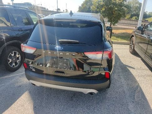 Used 2022 Ford Escape SEL w/ Technology Package FWD image 12