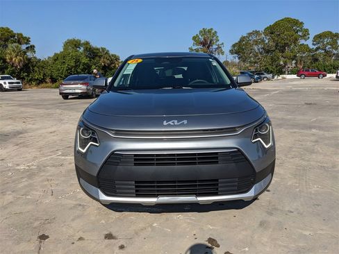 Certified 2025 Kia Niro LX image 4