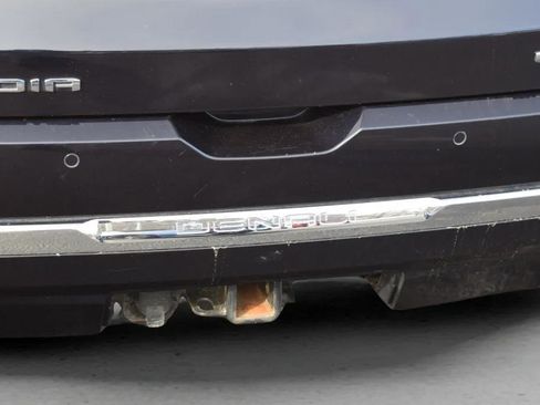 Used 2021 GMC Acadia Denali w/ Denali Ultimate Package image 7