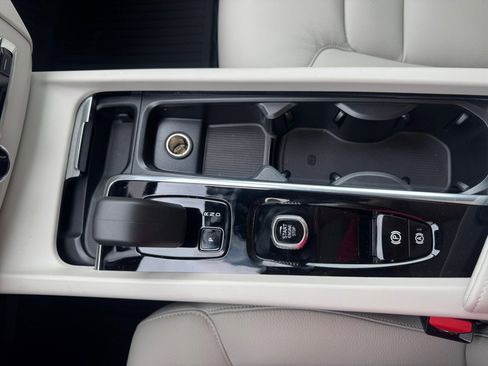 New 2025 Volvo XC60 B5 Plus w/ Protection Package Premier image 20