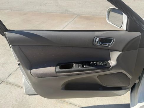 Used 2005 Toyota Camry XLE image 26