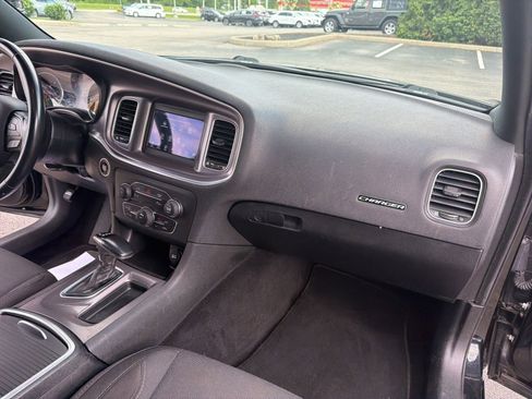Used 2019 Dodge Charger SXT RWD image 25