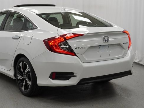 Used 2018 Honda Civic Touring image 12