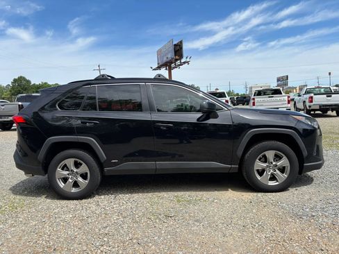 Used 2022 Toyota RAV4 LE AWD/4WD image 8