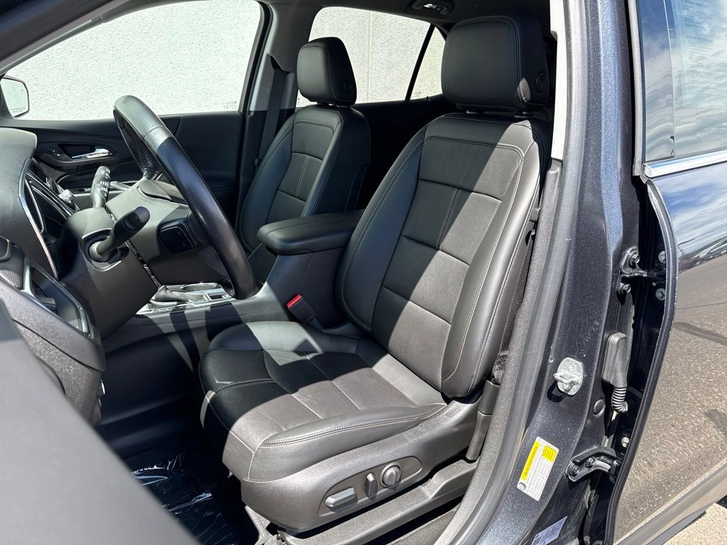 Used 2022 Chevrolet Equinox Premier w/ LPO, Floor Liner Package AWD/4WD image 9