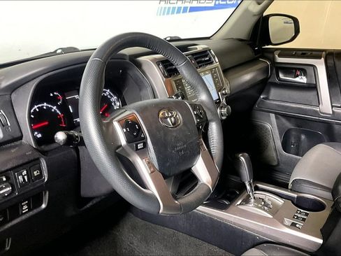 Used 2020 Toyota 4Runner SR5 Premium RWD image 10