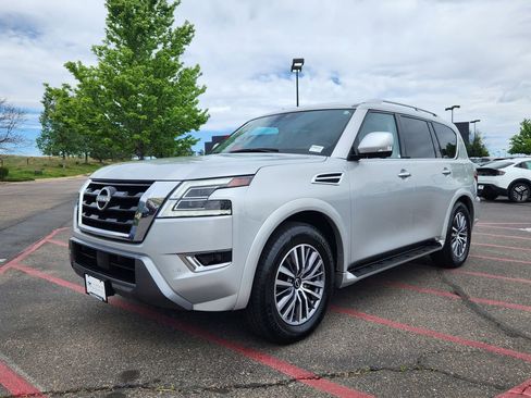Used 2024 Nissan Armada SL w/ Captain's Chairs Package AWD/4WD image 1