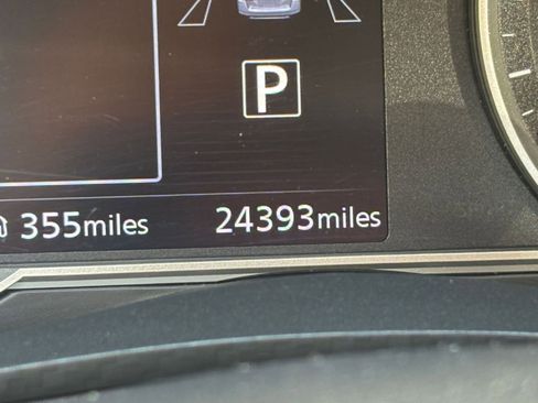 Used 2025 Nissan Versa SV FWD image 40