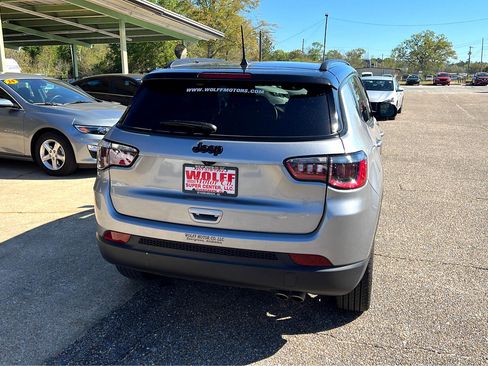 Used 2022 Jeep Compass Latitude w/ Sun and Sound Group image 11