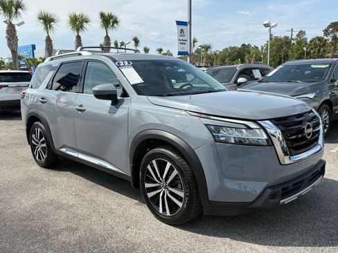 Used 2023 Nissan Pathfinder Platinum w/ Cargo Package AWD/4WD image 9