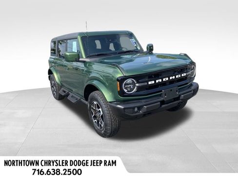 Used 2023 Ford Bronco Outer Banks AWD/4WD image 2