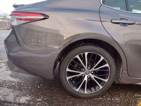 Used 2019 Toyota Camry SE image 5