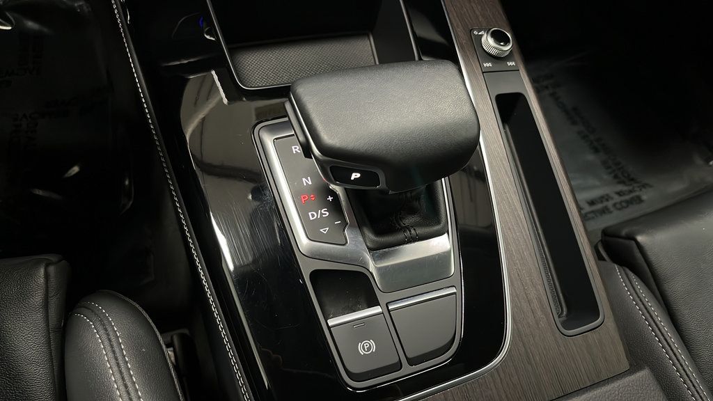 Used 2025 Audi Q5 e Premium Plus w/ Premium Plus Package AWD/4WD image 19