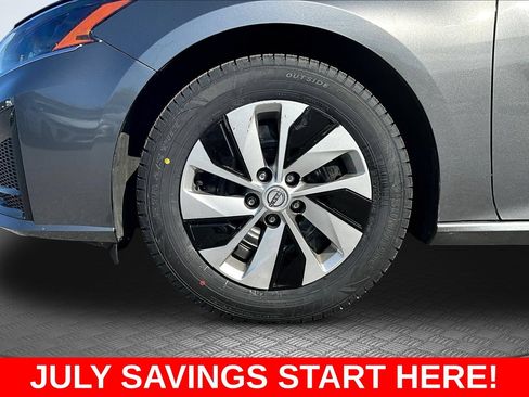 Used 2024 Nissan Altima 2.5 S FWD image 42