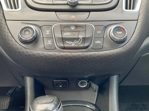 Used 2017 Chevrolet Malibu LT image 22