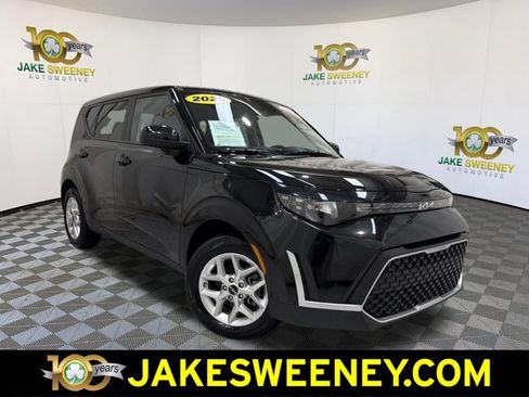 Certified 2025 Kia Soul LX w/ LX Technology Package FWD image 1