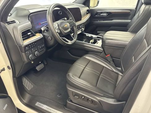 Certified 2025 Chevrolet Suburban High Country AWD/4WD image 12