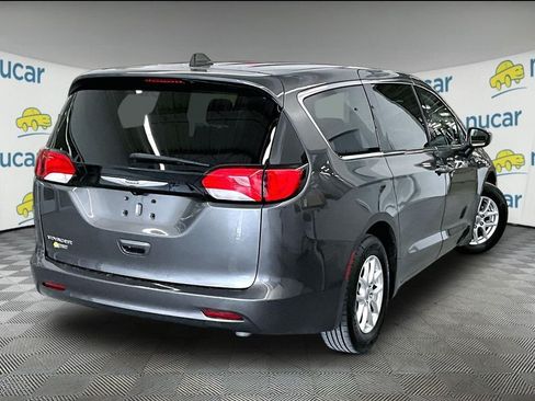 Used 2023 Chrysler Voyager LX FWD image 6