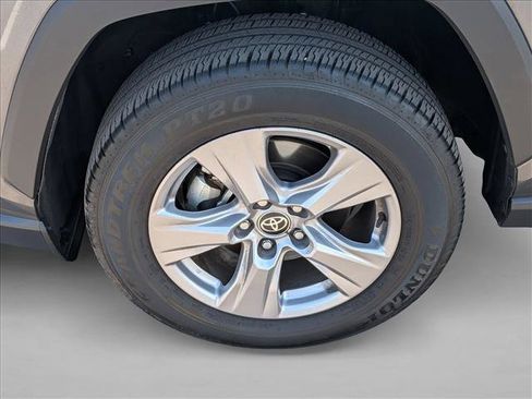 Used 2025 Toyota RAV4 XLE FWD image 28