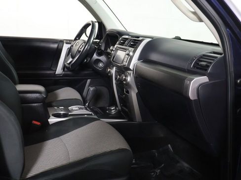 Used 2018 Toyota 4Runner SR5 AWD/4WD image 21