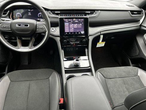 New 2025 Jeep Grand Cherokee L Laredo image 69