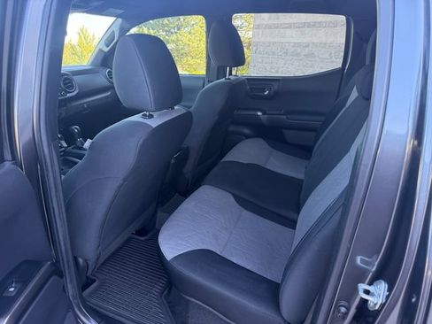 Used 2022 Toyota Tacoma TRD Sport w/ Technology Package AWD/4WD image 10