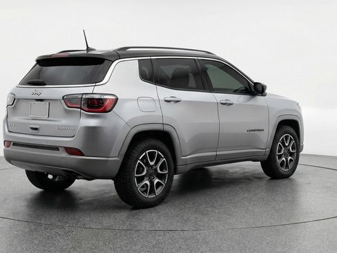 Used 2025 Jeep Compass Trailhawk AWD/4WD image 9