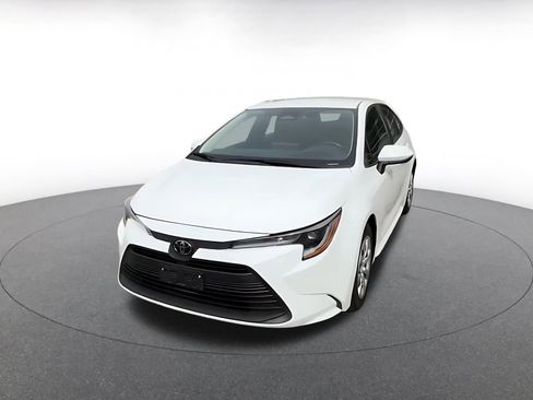 Used 2025 Toyota Corolla LE image 6