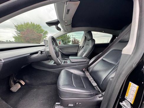 Used 2021 Tesla Model Y Long Range AWD/4WD image 17