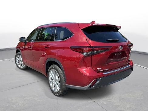 Used 2021 Toyota Highlander Limited FWD image 8